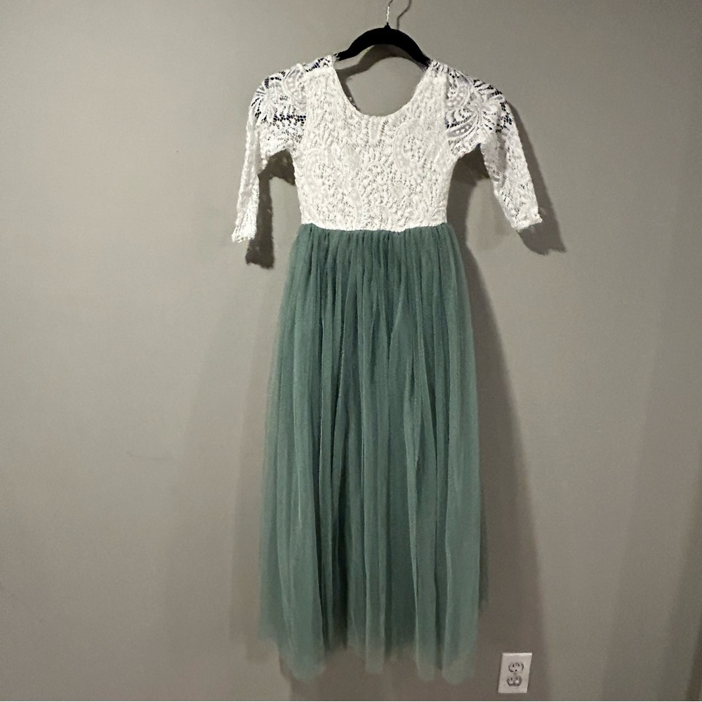 2Bunnies Peony Lace Flower Girl Dress Sage Tulle Maxi 9/10 EUC